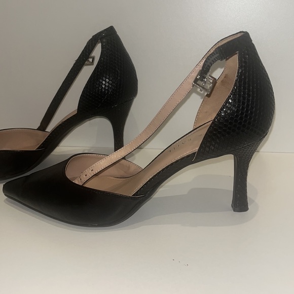 Black heels - Picture 2 of 3